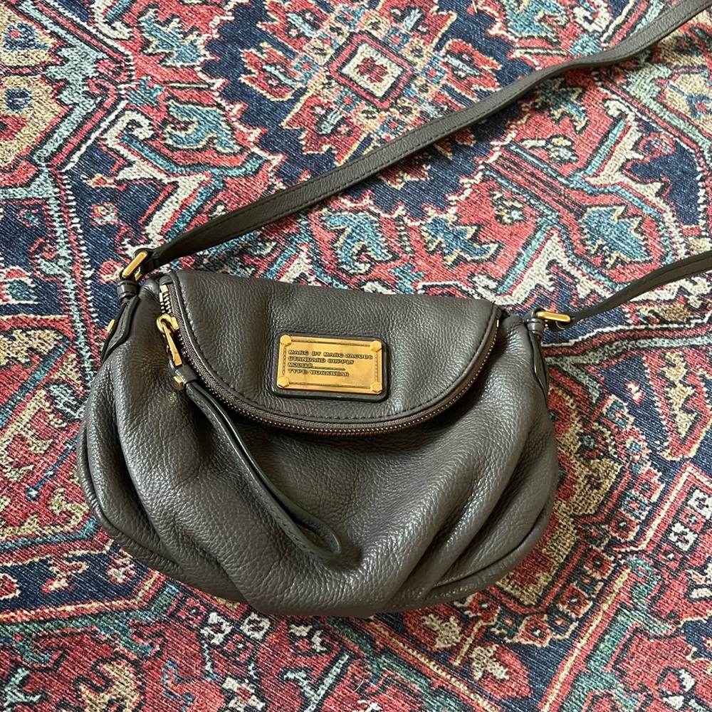 Classic Q Natasha Crossbody Bag